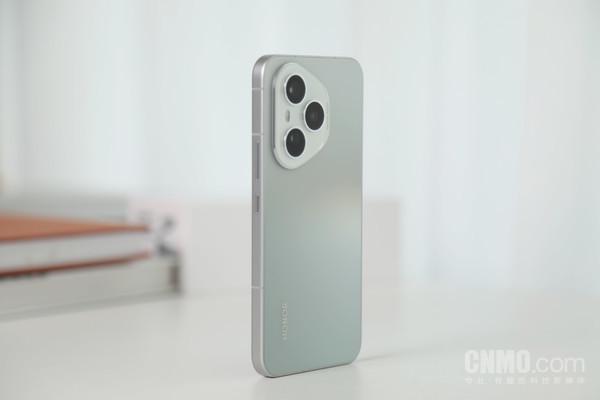 体验：荣耀最强数字系列 真实就是力量不朽情缘游戏平台荣耀400 Pro(图2)